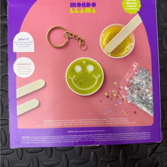 Mondo Llama Resin Keychain Kit - Picture 2 of 2